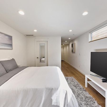 Modern Apartment Near Light Rail Seattle Kültér fotó