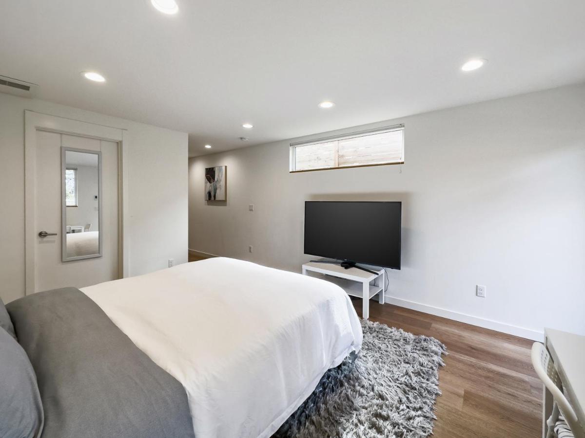 Modern Apartment Near Light Rail Seattle Kültér fotó